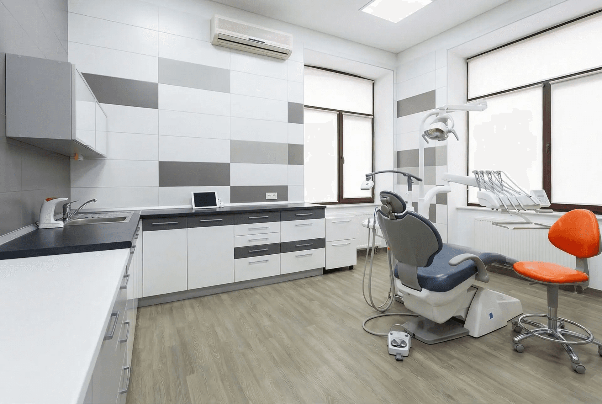 تجهيز عيادات الأسنان وترصيص غرف الأشعة بجامعة المجمعة